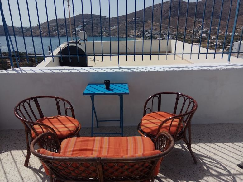 Hotel Grandma Vasiliki Rooms To Let