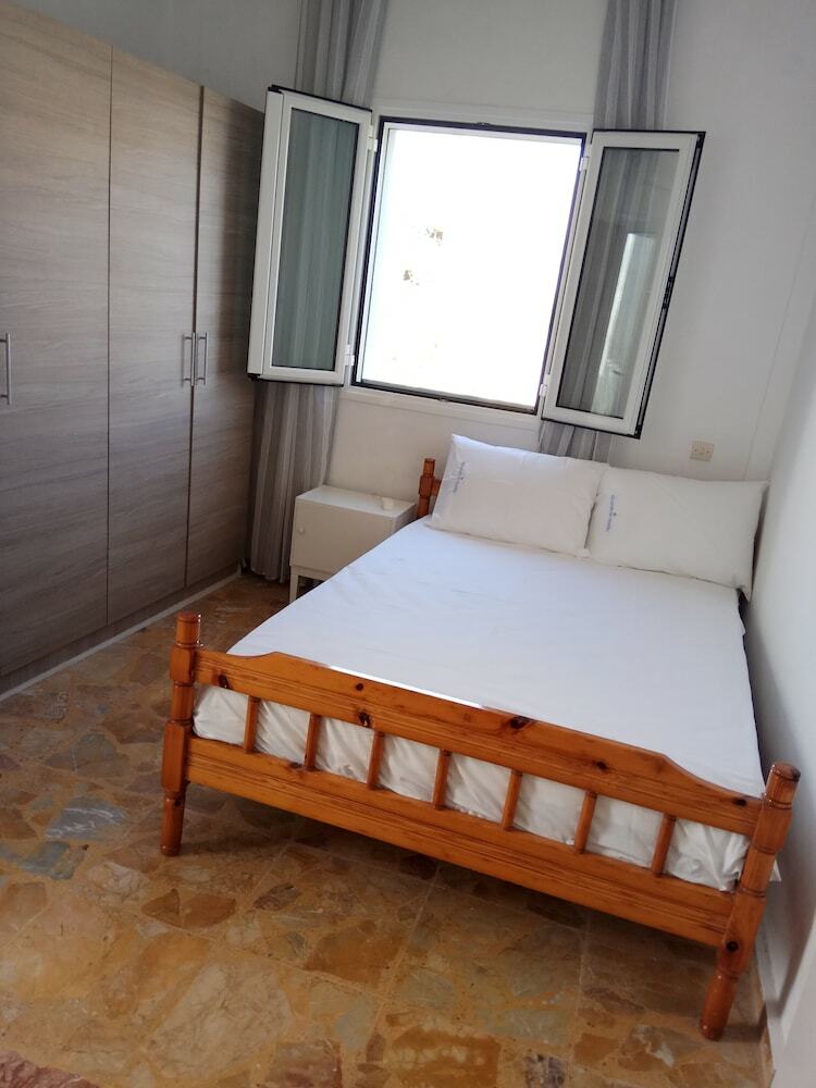 Hotel Grandma Vasiliki Rooms To Let