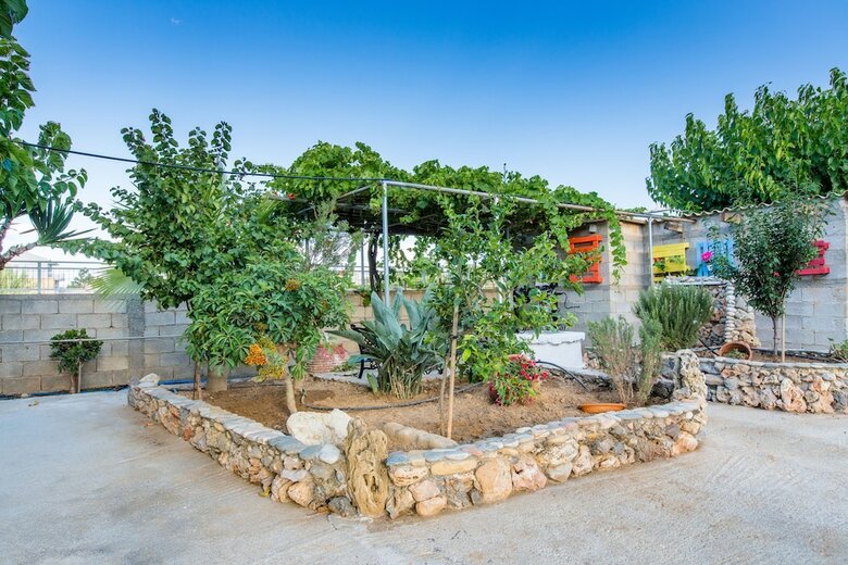 Aadonis Villa