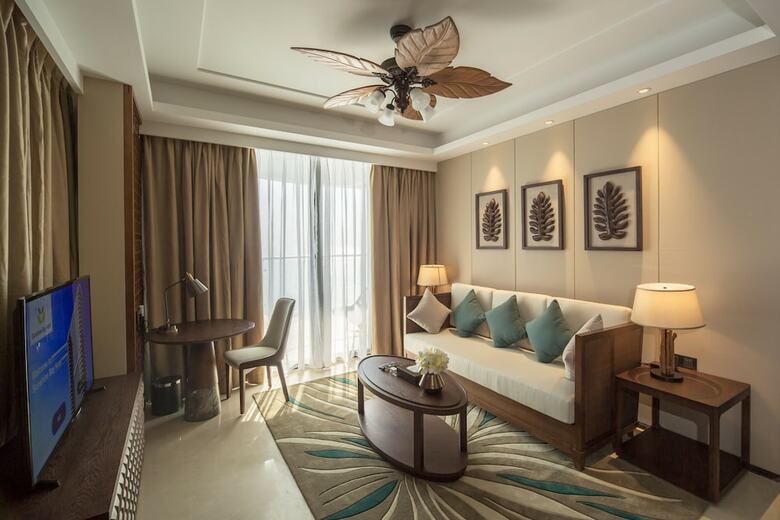 Sunshine Bay Hotel