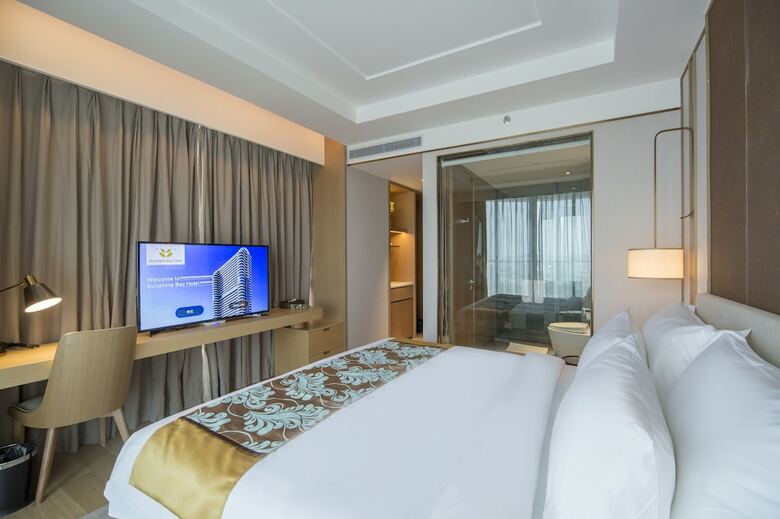 Sunshine Bay Hotel