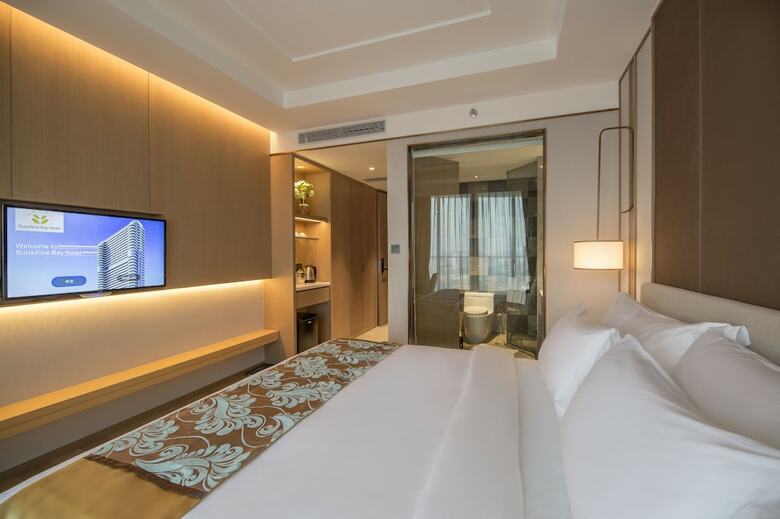 Sunshine Bay Hotel