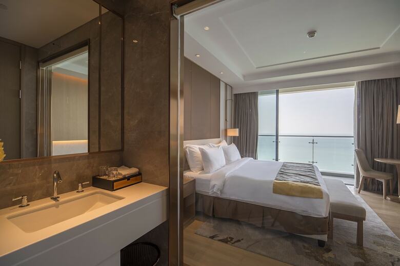 Sunshine Bay Hotel