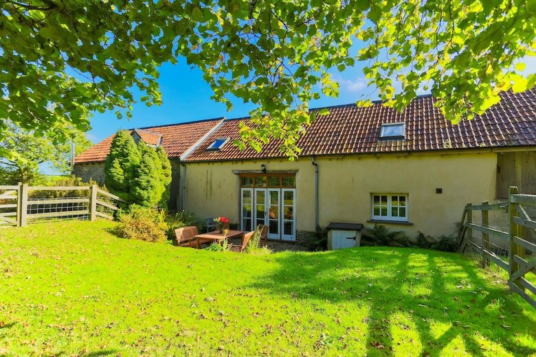 Buckland Brewer Cob Barn 2 Bedrooms