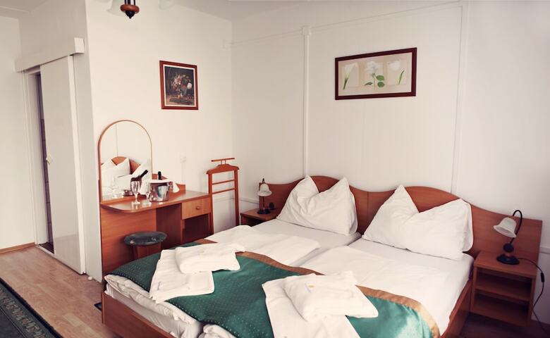 Hotel Napf�ny