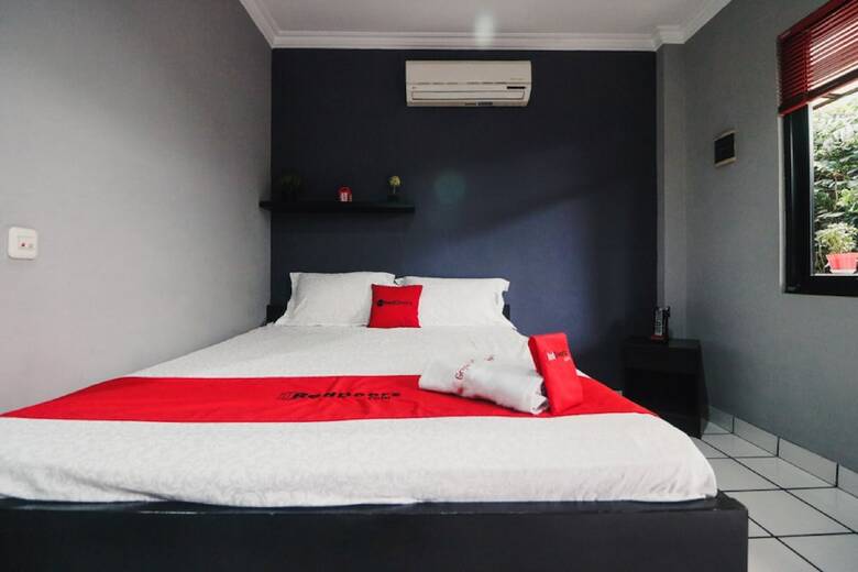 Hotel Reddoorz Plus Near Rs Fatmawati 2