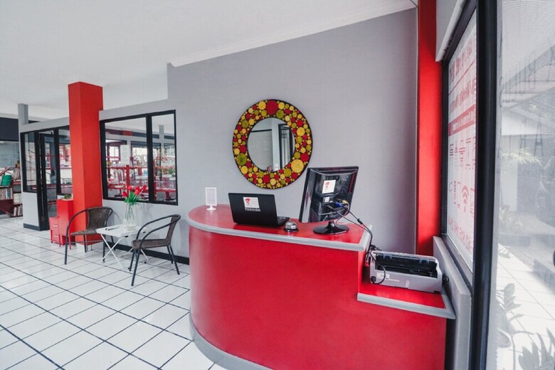 Hotel Reddoorz Plus Near Rs Fatmawati 2