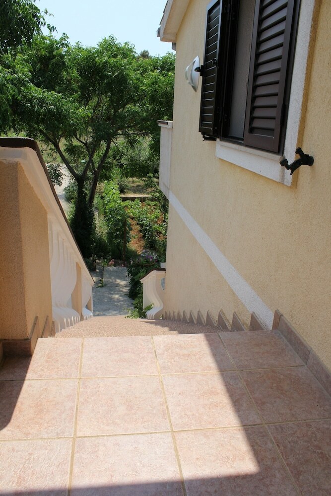 Apartment Radovic Ive