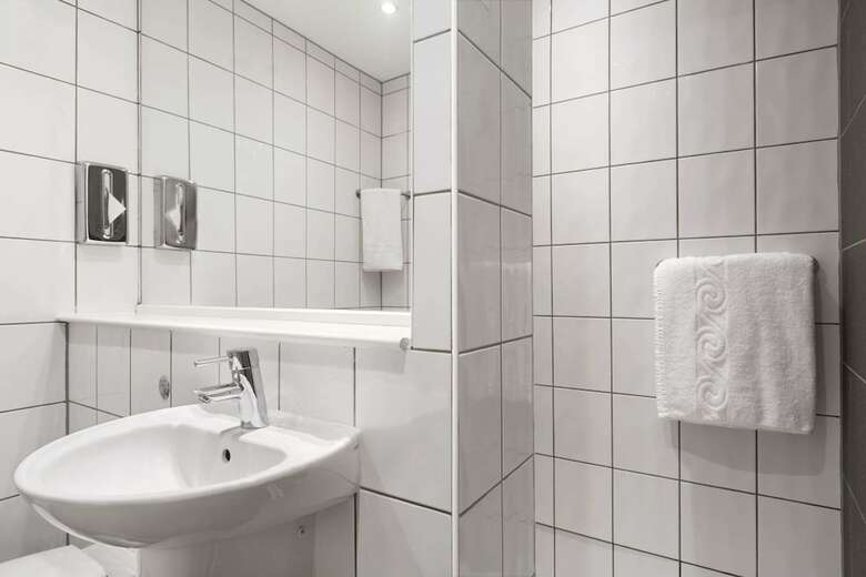 Hotel Ramada By Wyndham London Stansted Airport