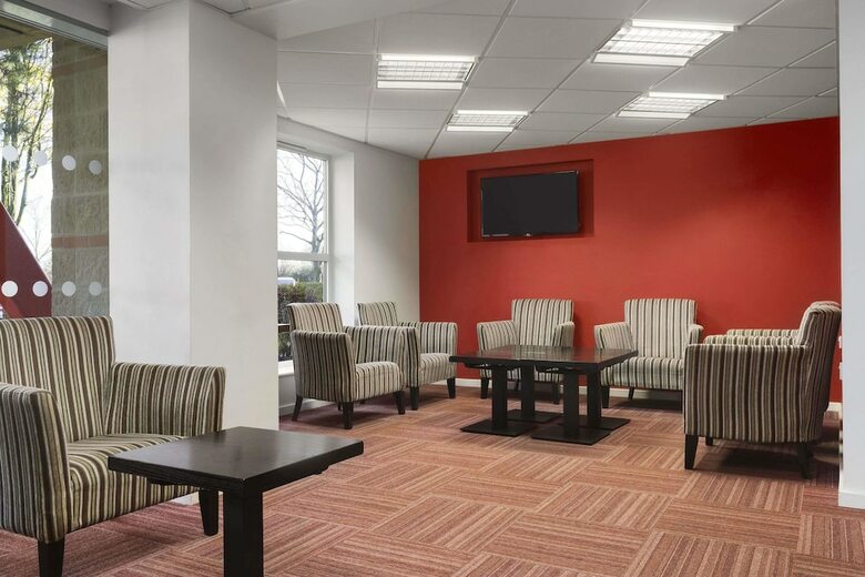 Hotel Ramada By Wyndham London Stansted Airport