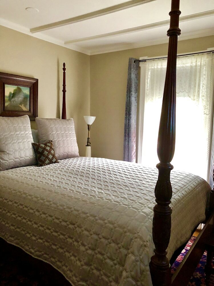 1000 Islands Bed And Breakfast ? The Bulloch House