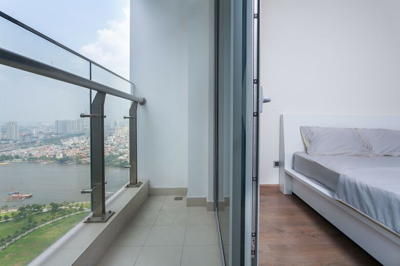 Luxury Apartment In Vinhomes Golden River