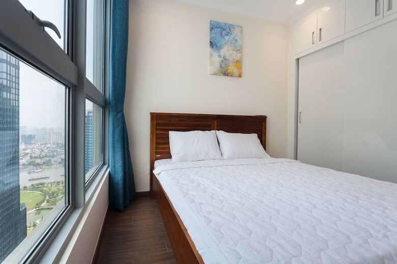 Luxury Apartment In Vinhomes Golden River