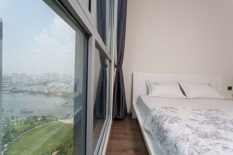 Luxury Apartment In Vinhomes Golden River