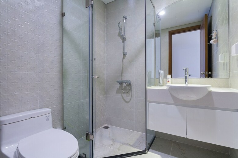 Luxury Apartment In Vinhomes Golden River