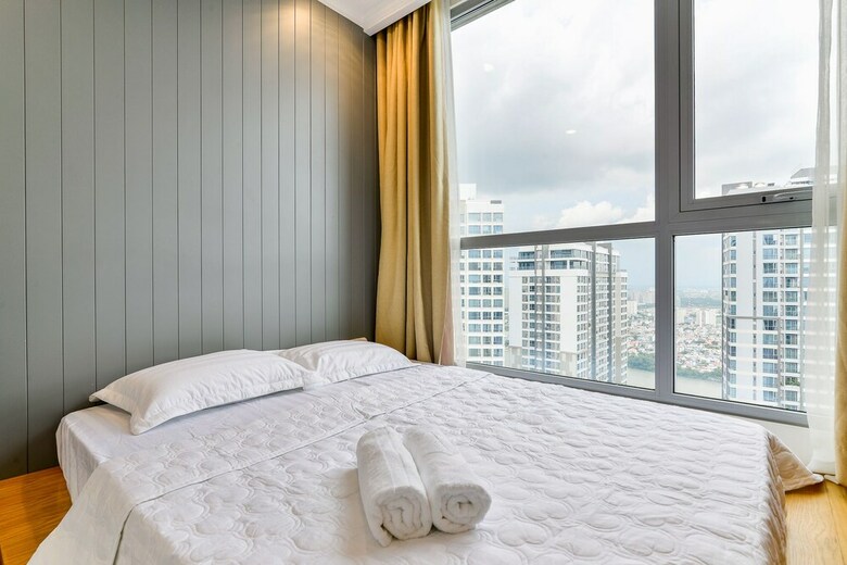 Luxury Apartment In Vinhomes Golden River