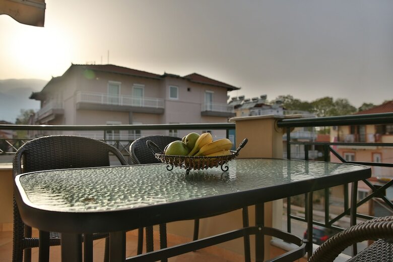 Irida Apartments