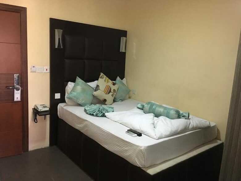 Hotel Cynergy Suites Royale
