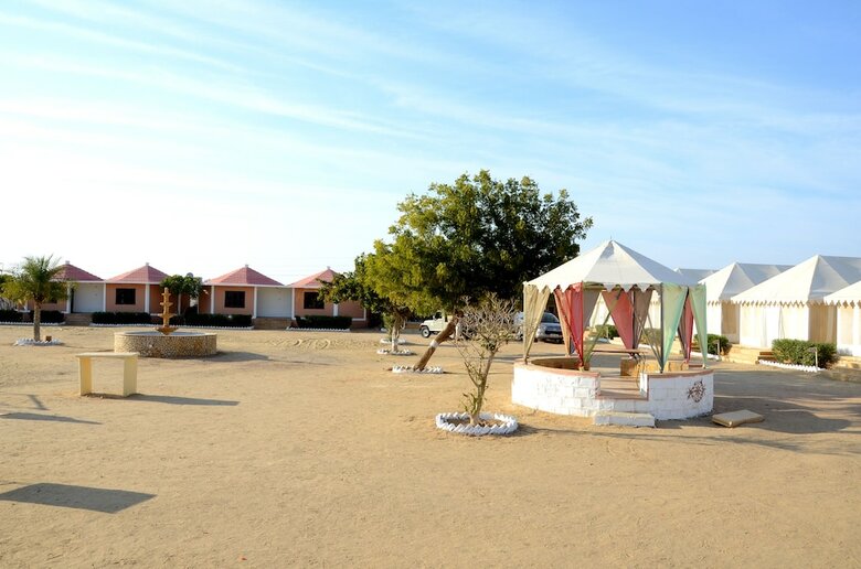 Hotel Oasis Camp Sam