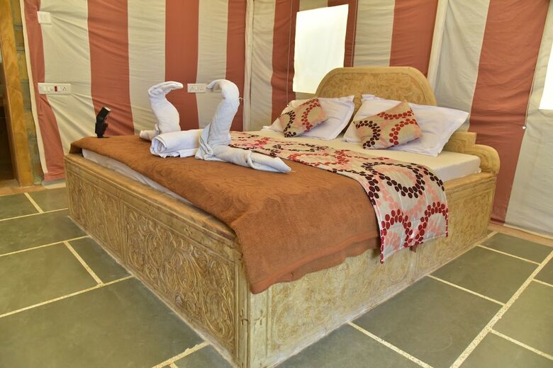 Hotel Oasis Camp Sam