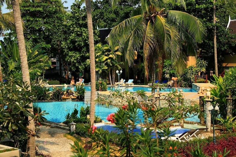 Hotel Bhumiyama Beach Resort