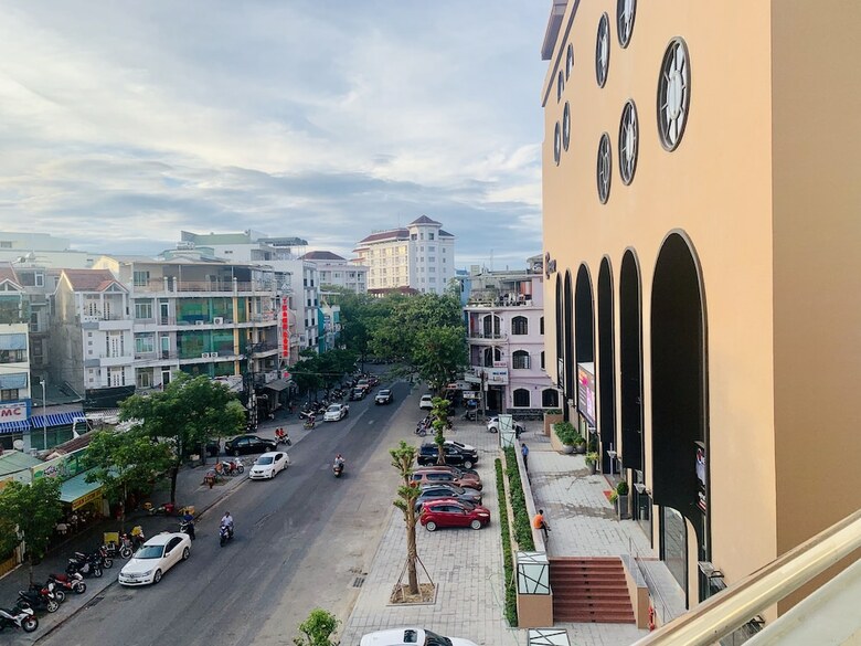 Nice Hue Hotel