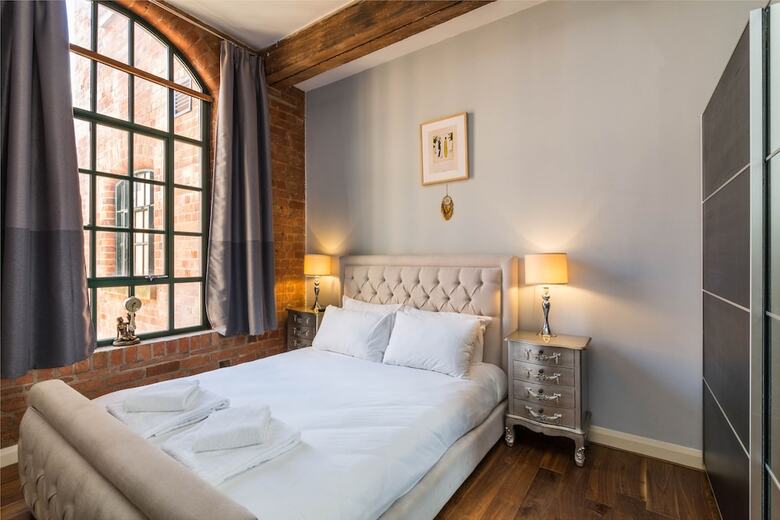 Apartment 86