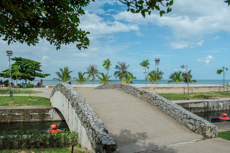 The Queen Park Beach Pool Villa