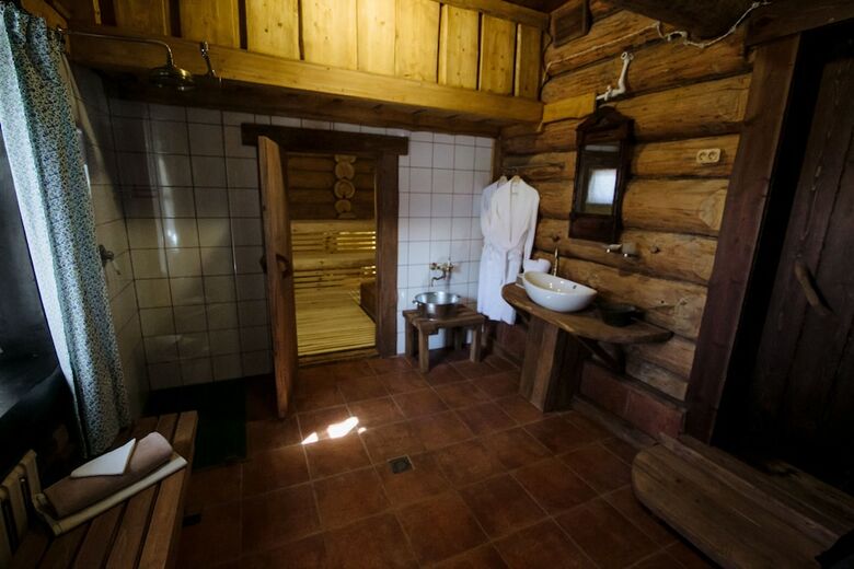 Hotel Ethnocomplex Bobrovaya Dolina