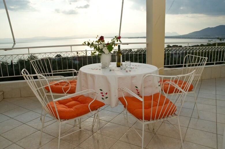 �modern Flat Overlooking The Gulf 300m To The Beach