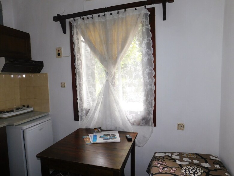 Hotel To Kalivi