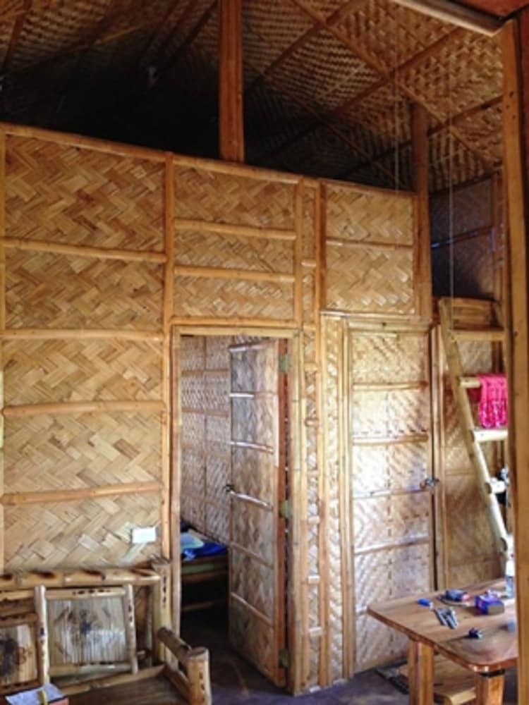 Hotel Calayo Beach Resort