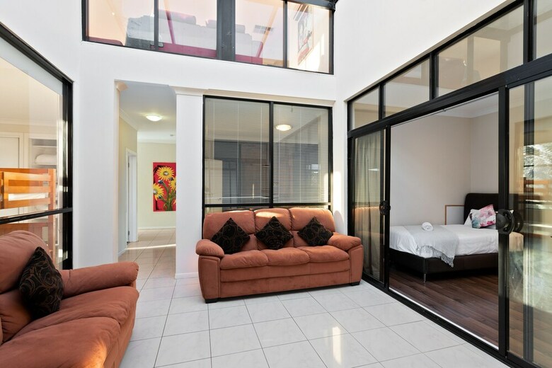 Villa De Marseilles - Melbourne