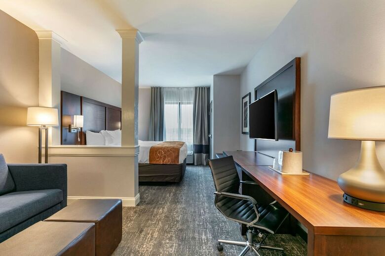 Hotel Comfort Suites