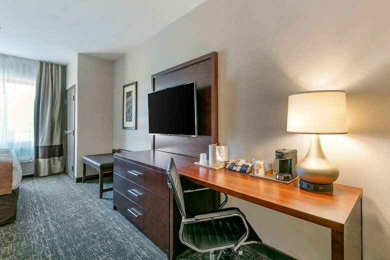 Hotel Comfort Suites