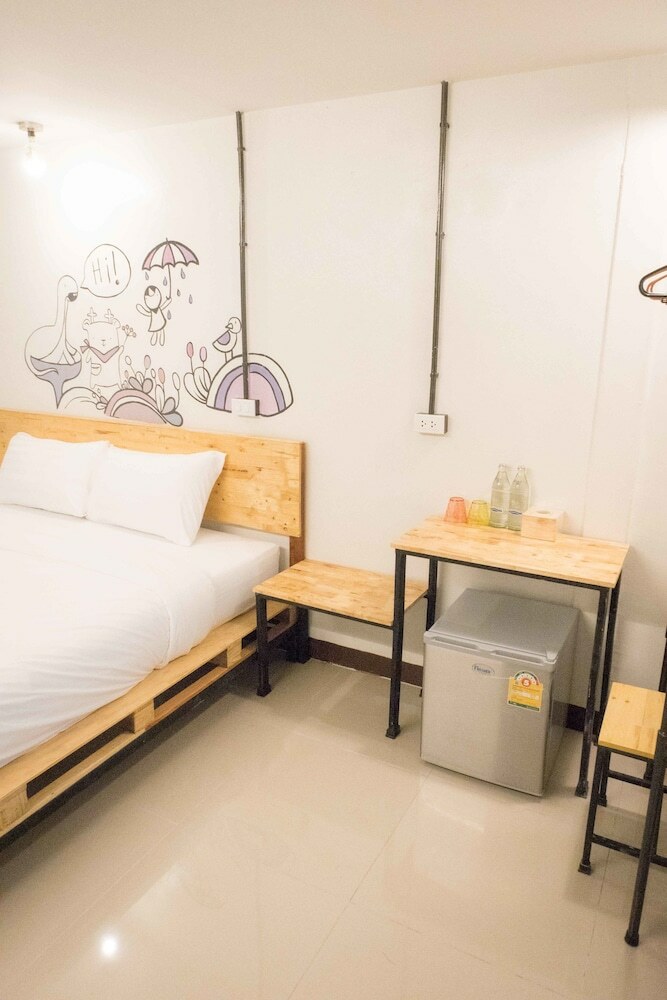 Qbix Hotel