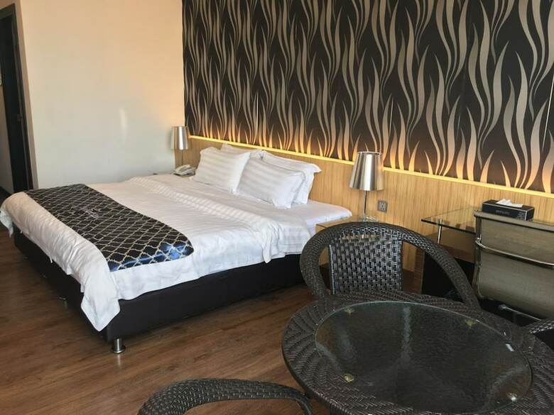 Hotel New World Motel