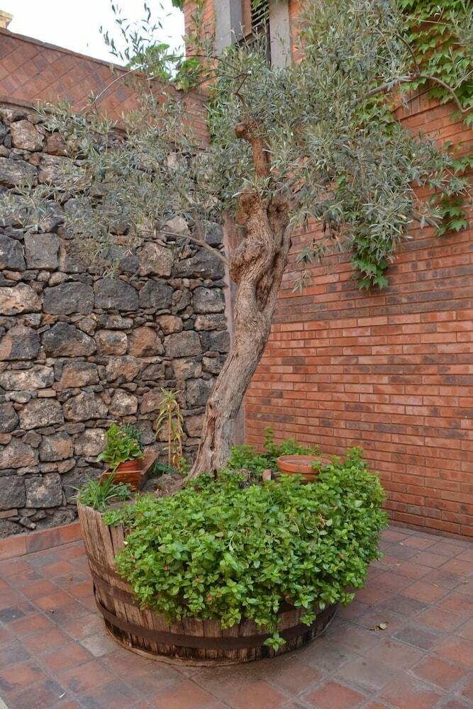 Relais Chiesa Madre Rooms And Apartments