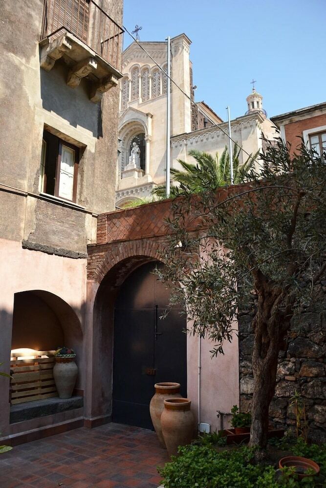 Relais Chiesa Madre Rooms And Apartments