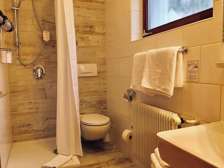 Schwarzwald- Hotel Kr�utle