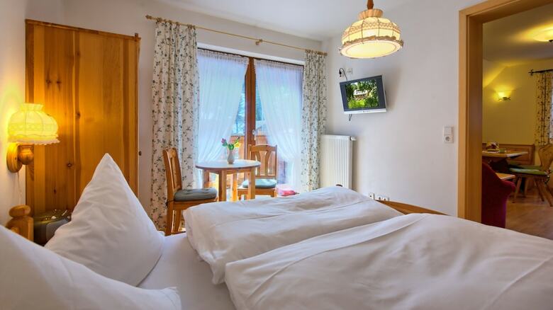 Schwarzwald- Hotel Kr�utle