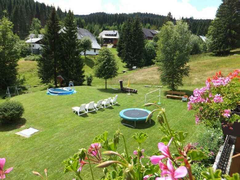 Schwarzwald- Hotel Kr�utle