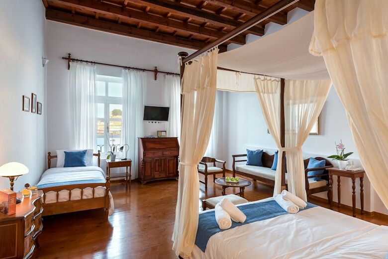 Amphora Hotel