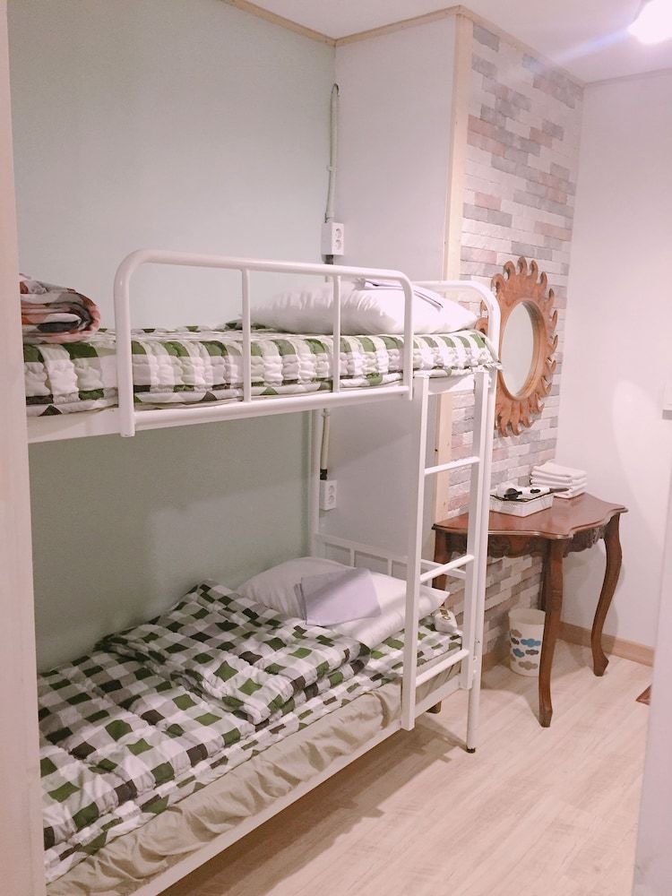 Hostal Aria Guesthouse - Hostel