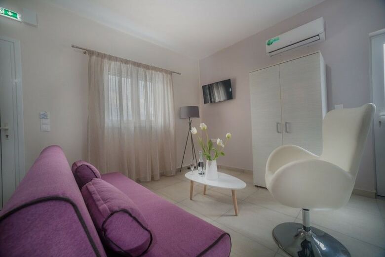 Tesys Studios & Apartments