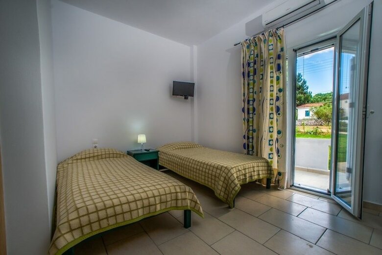 Tesys Studios & Apartments
