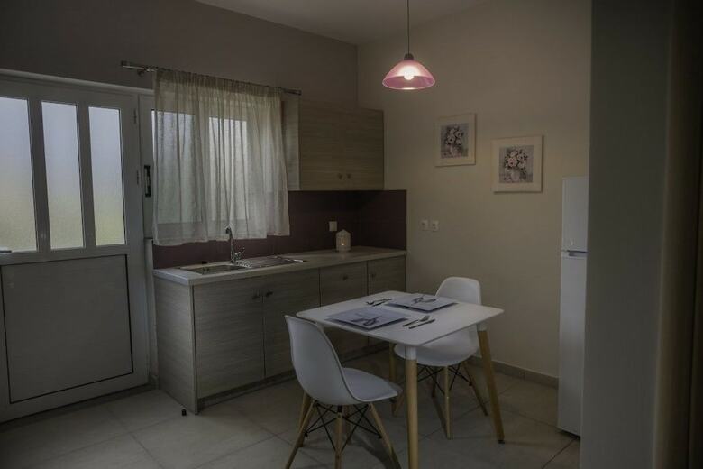 Tesys Studios & Apartments