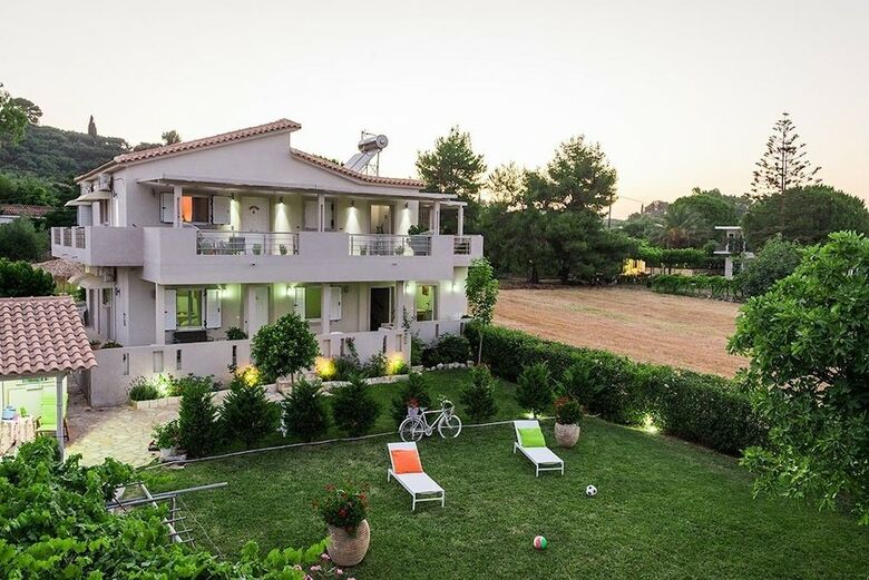 Tesys Studios & Apartments