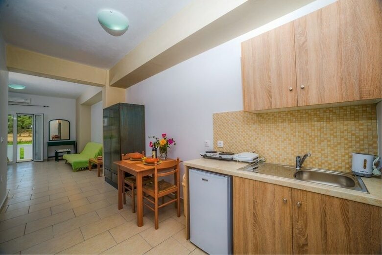 Tesys Studios & Apartments