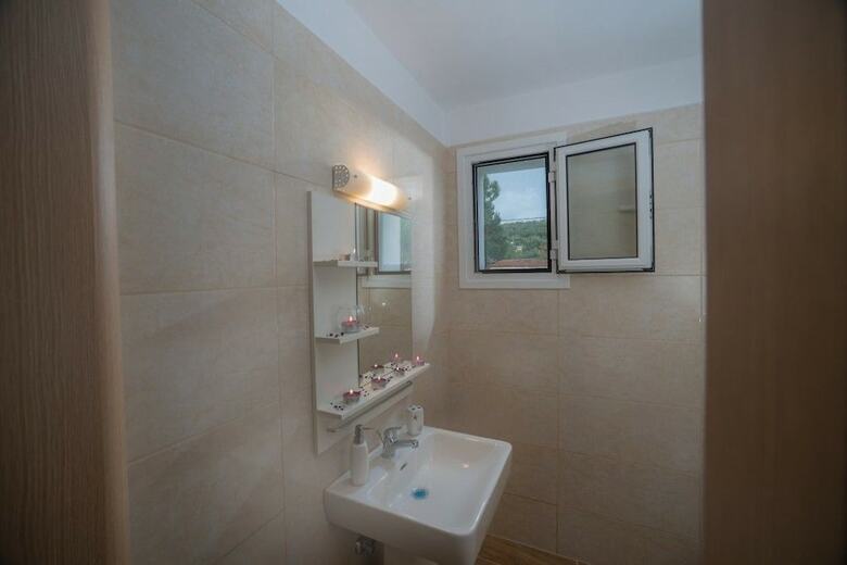 Tesys Studios & Apartments